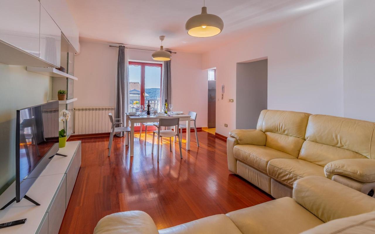 Pula, Family Friendly, Comfortable, Free Parking And Wifi Apartmán Pula