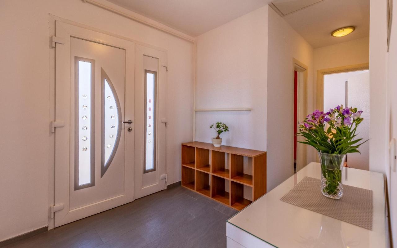 Apartmán Pula, Family Friendly, Comfortable, Free Parking And Wifi *
