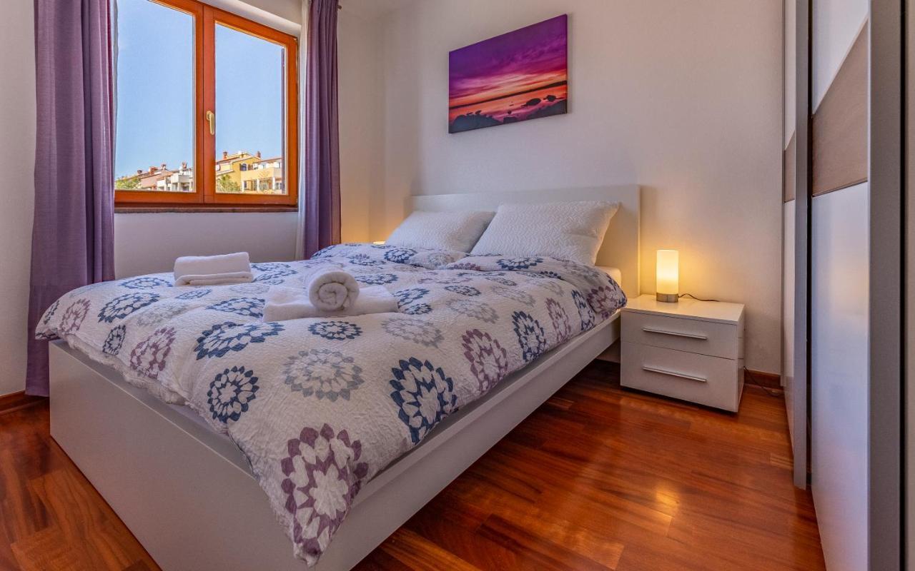 Pula, Family Friendly, Comfortable, Free Parking And Wifi Apartment