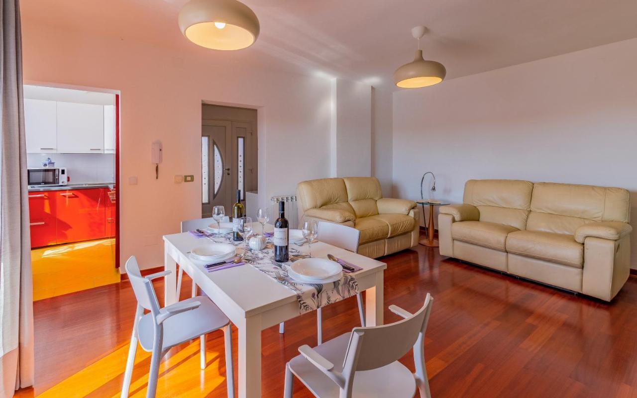 Apartment Pula, Family Friendly, Comfortable, Free Parking And Wifi *
