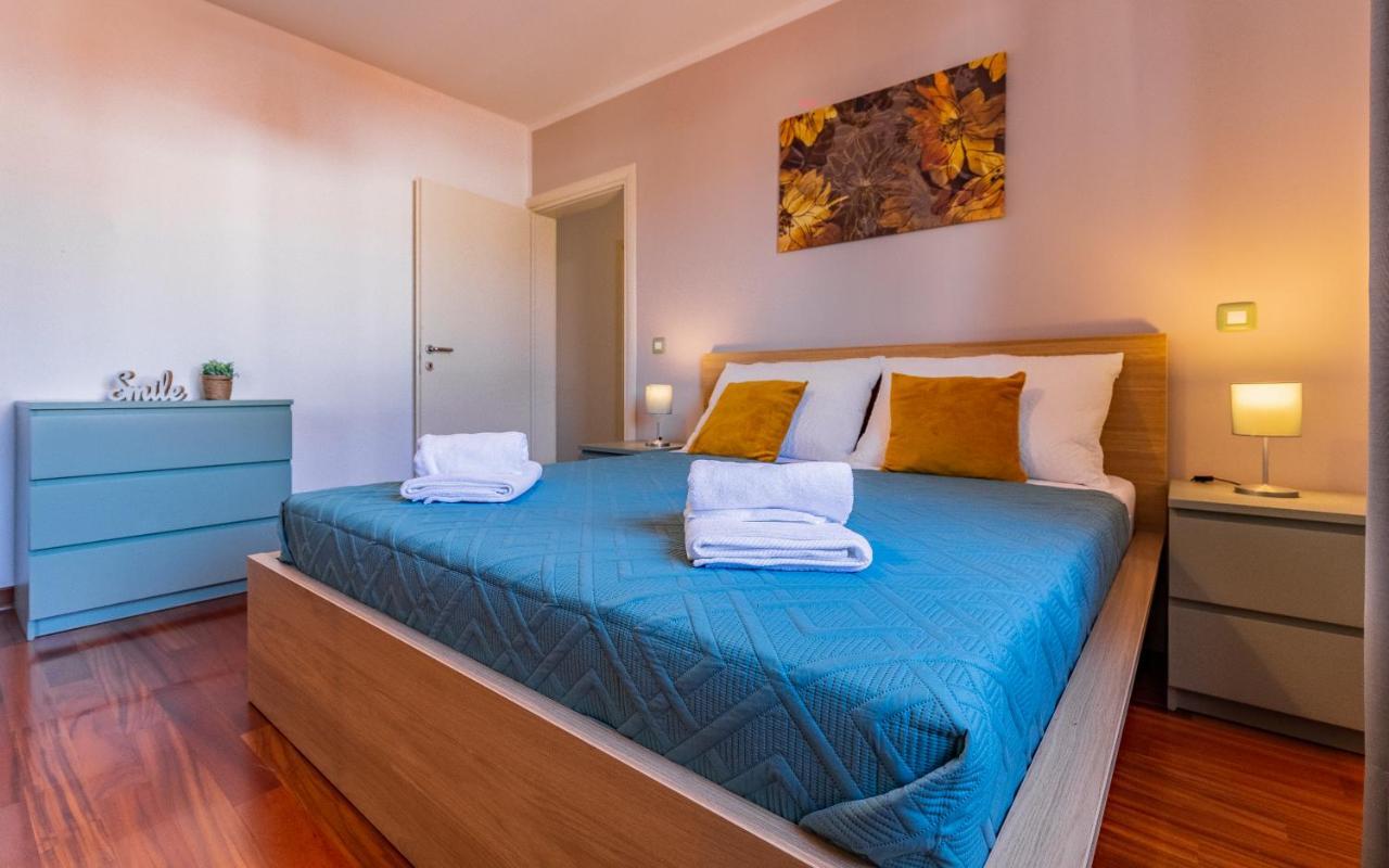 Apartment Pula, Family Friendly, Comfortable, Free Parking And Wifi *
