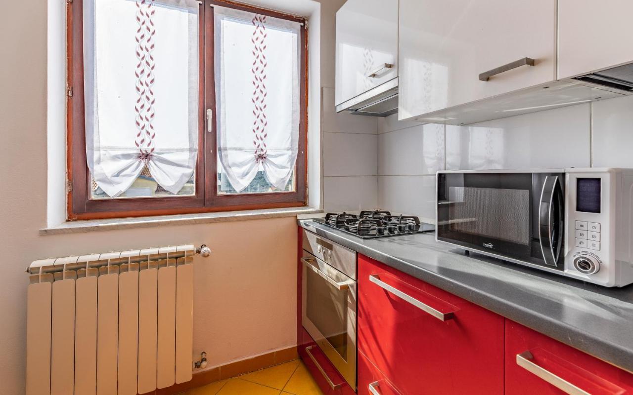 Pula, Family Friendly, Comfortable, Free Parking And Wifi Apartment Pula